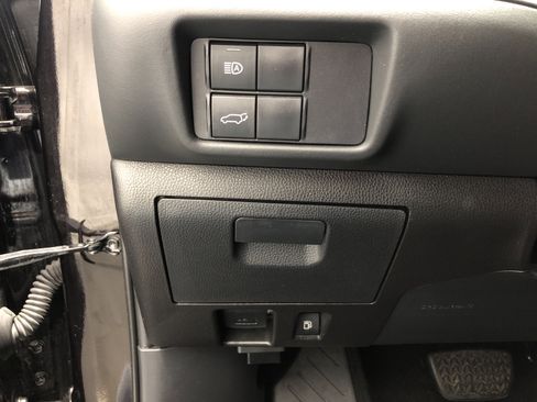 Used 2020 Toyota Highlander XLE image 19