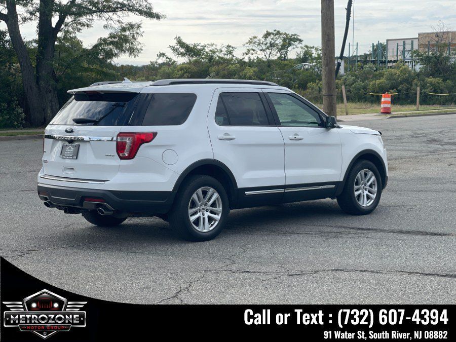 Used 2018 Ford Explorer XLT w/ Equipment Group 202A AWD/4WD image 9