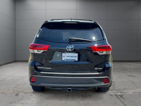 Used 2017 Toyota Highlander SE AWD/4WD image 4