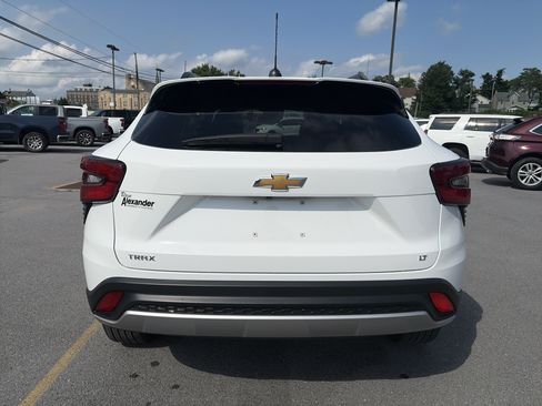 Used 2024 Chevrolet Trax LT w/ Driver Confidence Package FWD image 14