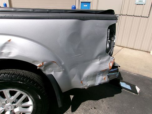Used 2017 Nissan Frontier SV AWD/4WD image 4