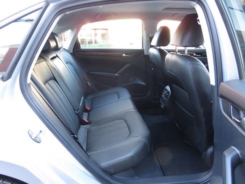 Used 2020 Volkswagen Passat 2.0T SEL image 21