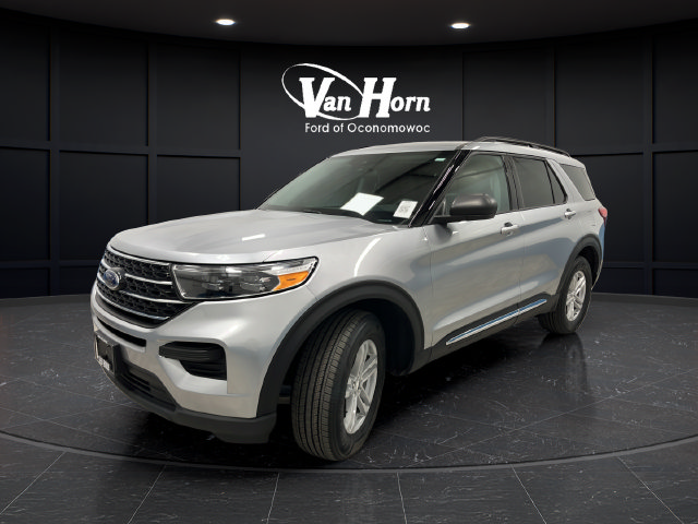 Used 2024 Ford Explorer XLT AWD/4WD image 3