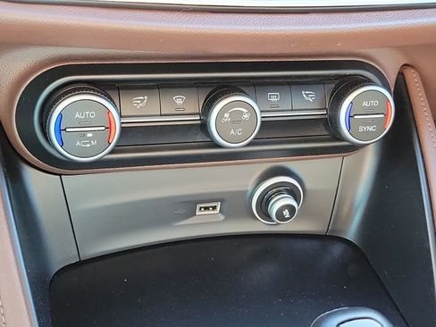 Used 2019 Alfa Romeo Stelvio image 11