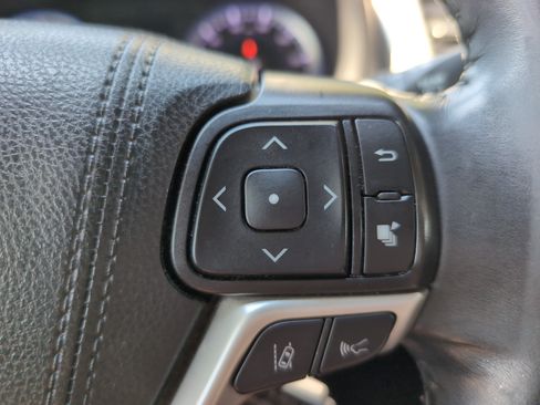 Used 2019 Toyota Highlander XLE AWD/4WD image 20