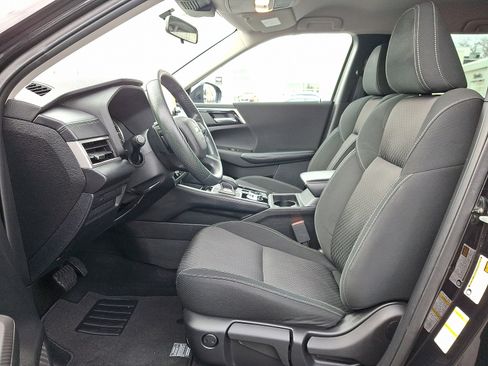 Used 2023 Mitsubishi Outlander ES image 13