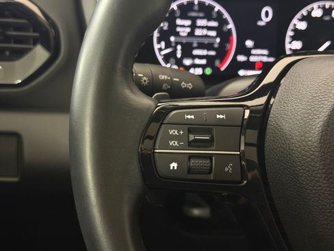 Used 2025 Honda Pilot Touring image 14
