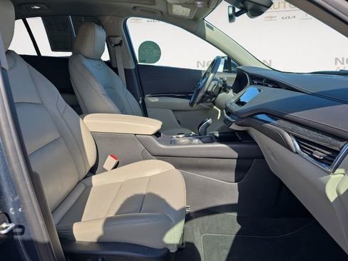Used 2020 Cadillac XT4 Premium Luxury w/ Cold Weather Package FWD image 15