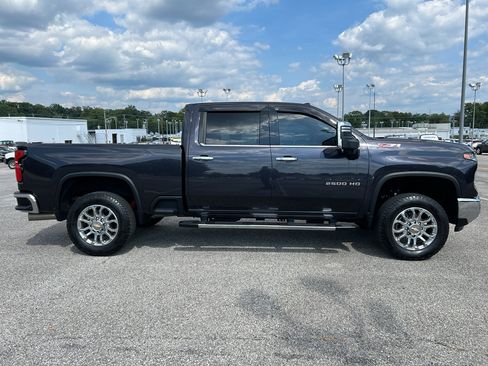 Used 2024 Chevrolet Silverado 2500 LTZ w/ LTZ Convenience Package AWD/4WD image 4