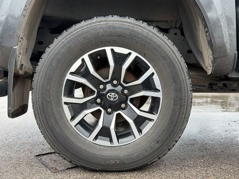 Used 2023 Toyota Tacoma TRD Sport w/ Technology Package RWD image 6