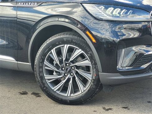 New 2026 Lincoln Aviator AWD image 2