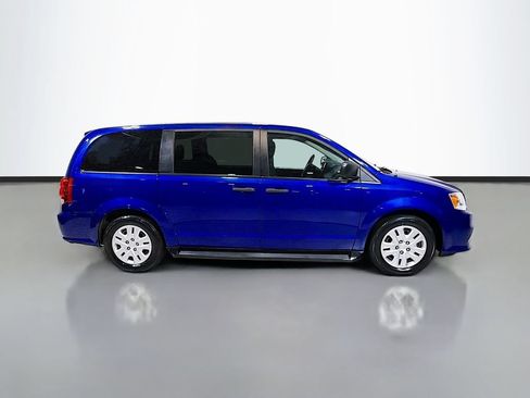 Used 2019 Dodge Grand Caravan SE w/ UConnect Hands-Free Group FWD image 9