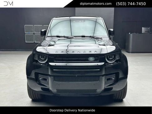 Used 2025 Land Rover Defender 110 V8 AWD/4WD image 10