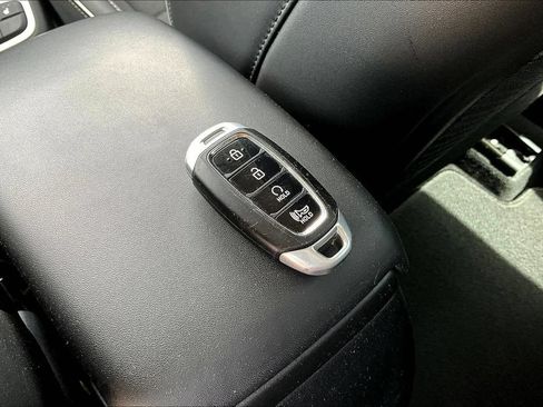Used 2022 Hyundai Venue Limited FWD image 31