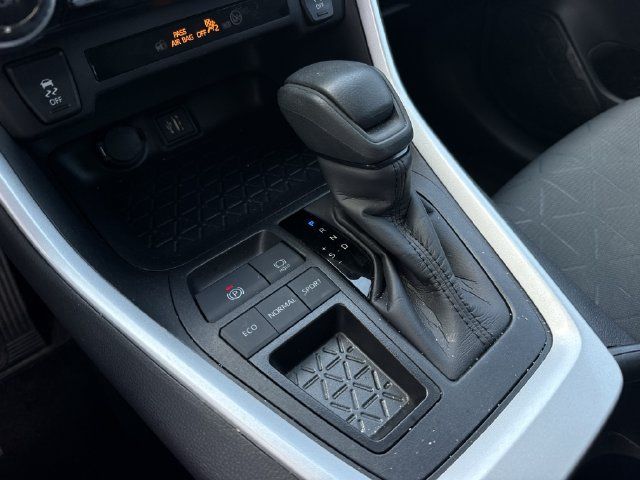 Used 2025 Toyota RAV4 XLE FWD image 20