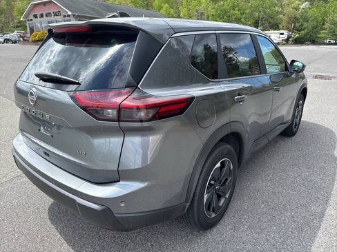 Used 2025 Nissan Rogue SV AWD/4WD image 3