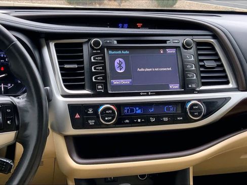 Used 2015 Toyota Highlander Limited image 7