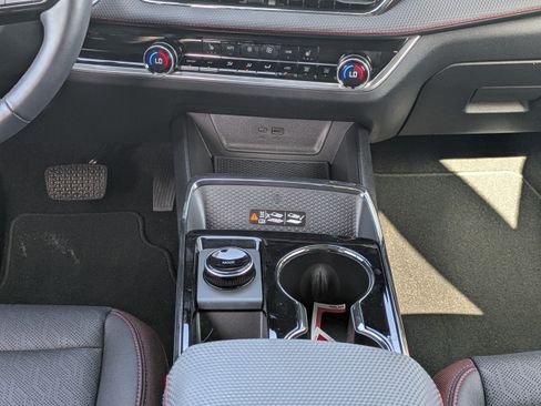 Used 2025 Chevrolet Equinox RS FWD image 18