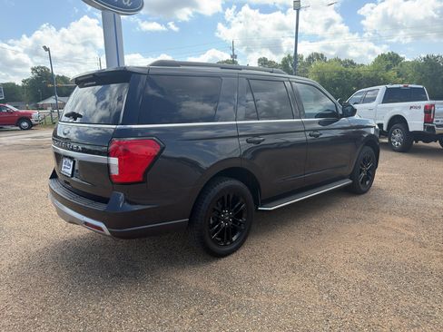 Used 2022 Ford Expedition XLT RWD image 5