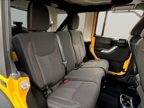 Used 2015 Jeep Wrangler Unlimited Rubicon w/ Connectivity Group image 23