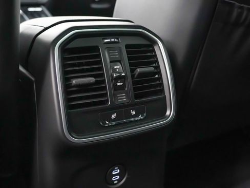 Certified 2026 Porsche Macan AWD/4WD image 20