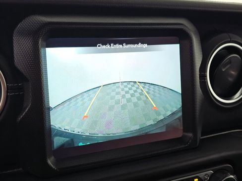 Used 2022 Jeep Wrangler Unlimited Sahara image 27