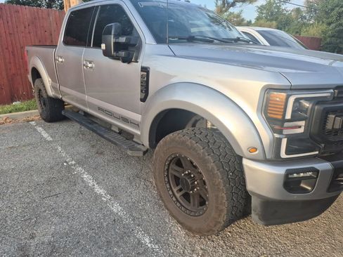 Used 2022 Ford F250 Lariat w/ Black Appearance Package AWD/4WD image 27