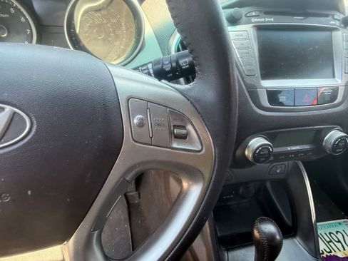 Used 2012 Hyundai Tucson Limited w/ Premium Pkg FWD image 22