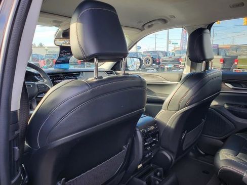 Used 2023 Jeep Grand Cherokee L Limited w/ Black Appearance Package image 27