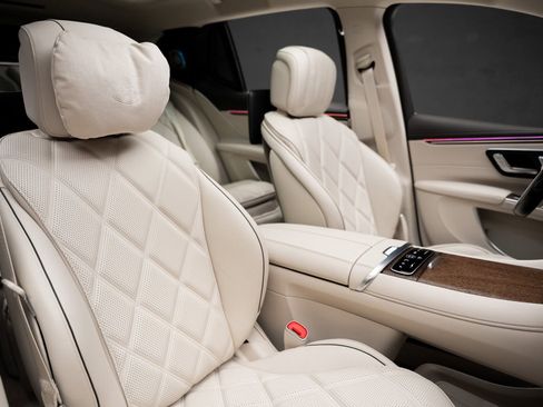 Used 2024 Mercedes-Benz Maybach EQS 680 4MATIC image 63