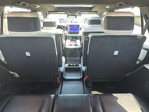 Used 2023 Toyota Sequoia Capstone AWD/4WD image 41
