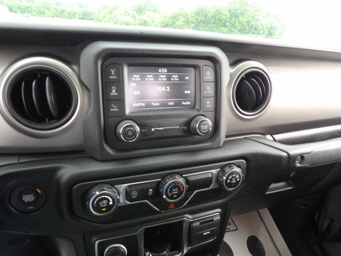 Used 2021 Jeep Gladiator Sport AWD/4WD image 16