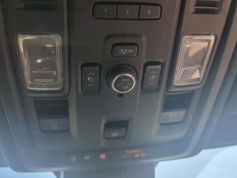 Used 2023 Chevrolet Tahoe Z71 w/ Z71 Off-Road Package AWD/4WD image 37