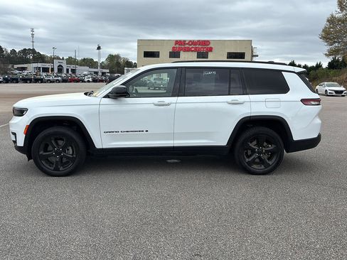 Used 2023 Jeep Grand Cherokee L Laredo image 5