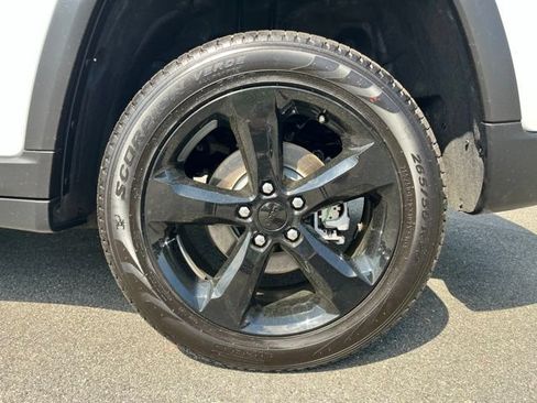 Certified 2026 Jeep Grand Cherokee Limited w/ Limited Altitude Package AWD/4WD image 13