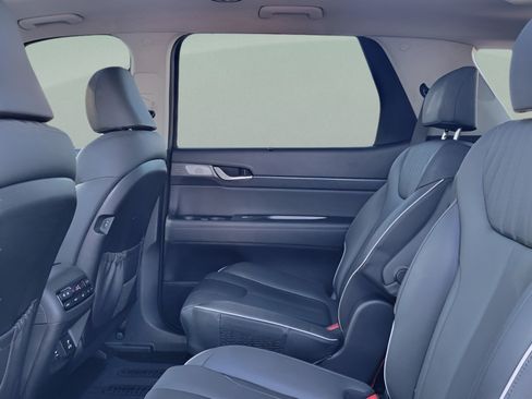 Used 2024 Hyundai Palisade Limited FWD image 6