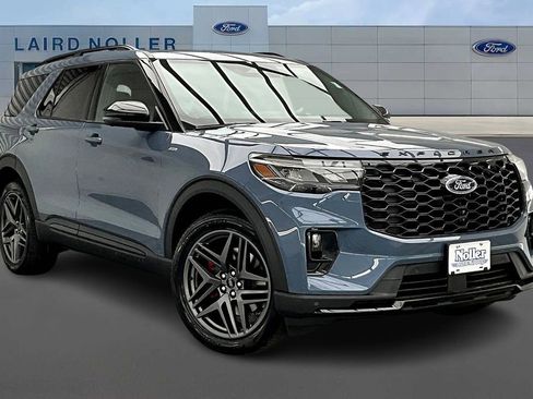 New 2026 Ford Explorer ST-Line w/ ST-Line Street Pack AWD/4WD image 2