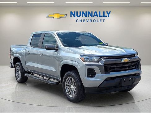 Used 2023 Chevrolet Colorado LT w/ LT Convenience Package II AWD/4WD image 7