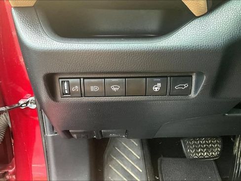 Used 2019 Toyota RAV4 XLE Premium w/ Cold Weather Package FWD image 15