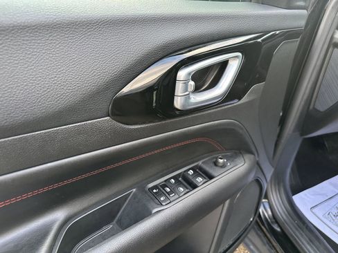 Used 2025 Jeep Compass Trailhawk image 18