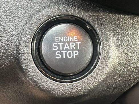 Used 2025 Hyundai Venue SEL FWD image 24
