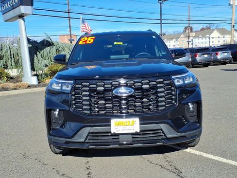Used 2025 Ford Explorer ST-Line w/ ST-Line Street Pack image 2