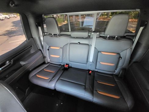 Used 2025 GMC Sierra 1500 AT4 w/ Technology Package AWD/4WD image 12