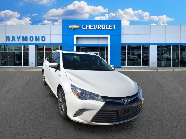 Used 2017 Toyota Camry XLE w/ Moonroof Package FWD image 9