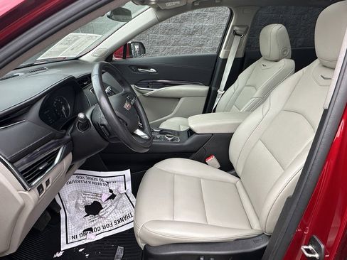 Certified 2023 Cadillac XT4 Luxury w/ Cold Weather Package image 16
