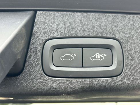 Certified 2024 Volvo XC60 B5 Plus w/ Climate Package AWD/4WD image 20
