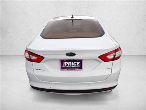 Used 2016 Ford Fusion SE FWD image 3