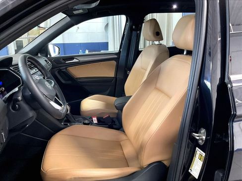 Used 2023 Volkswagen Tiguan SE AWD/4WD image 10