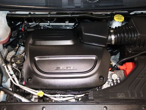 Used 2026 Chrysler Pacifica Limited FWD image 67