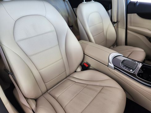 Used 2022 Mercedes-Benz GLC 300 image 10